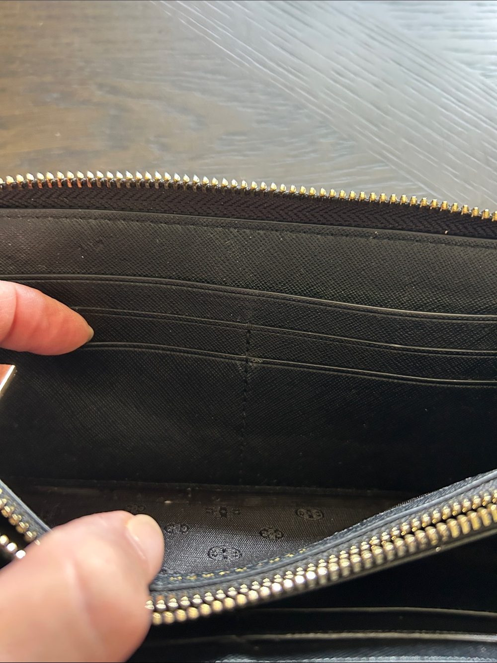 Tory Burch Emerson Mixed Material Continental Wristlet Clutch Wallet LIKE NEW - Picture 11 of 13